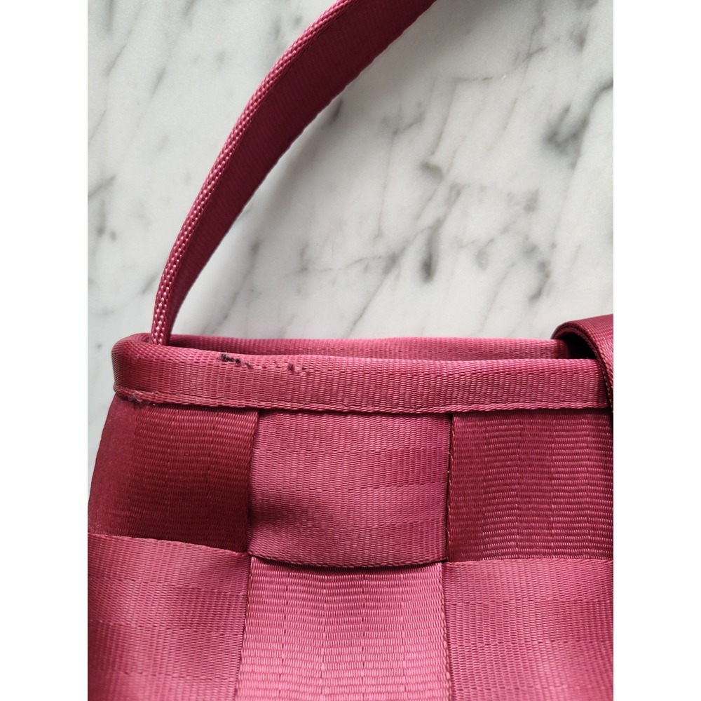 Harveys The Original Seatbelt Bag Woven Baguette Shoulder Bag Pink Raspberry - Picture 6 of 8